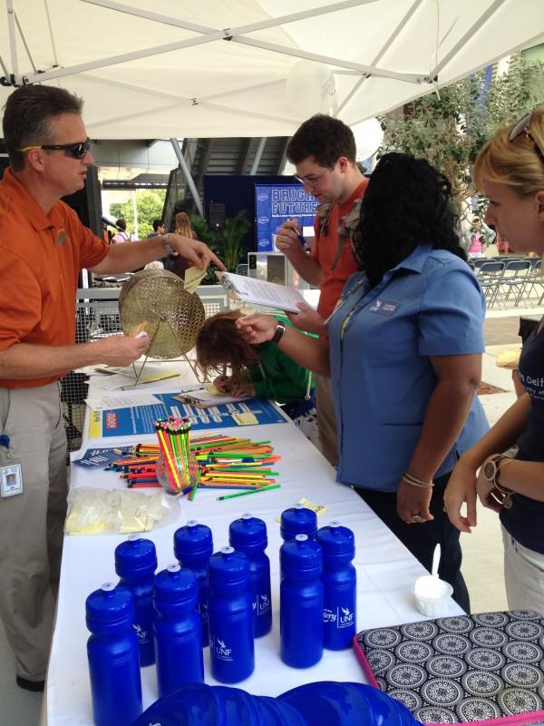 Students participate in a raffle set up by the Florida Lottery. Photo by Lydia Moneir