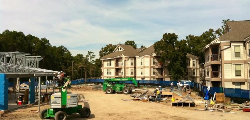 Construction on the Clubhouse has eliminated 14 parking spots by Osprey Village. PHoto by Kiersten Brauner