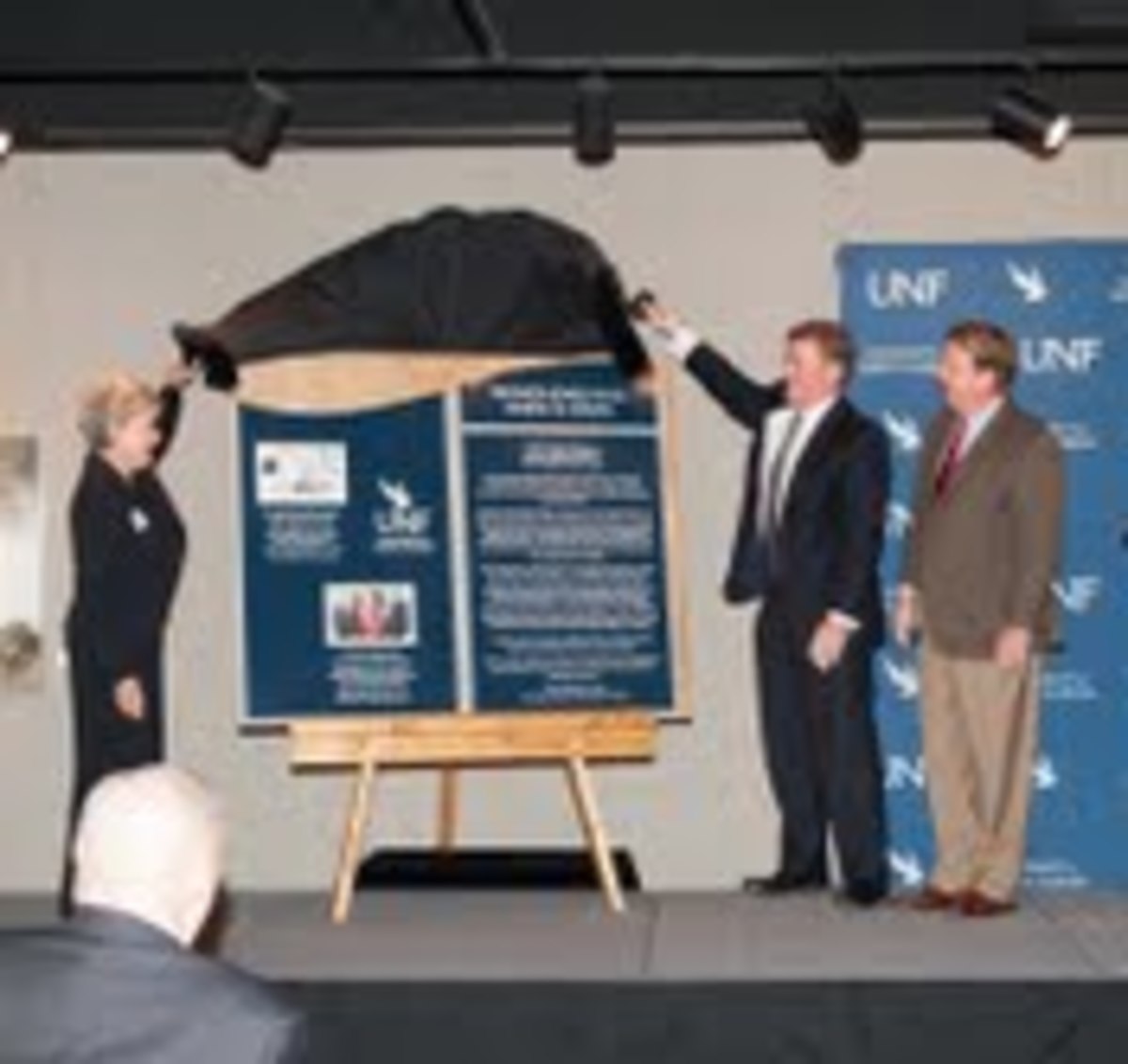 The new plaque honoring the Skinner Family is revealed. Photo by Jennifer Grissom of UNF Public Relations