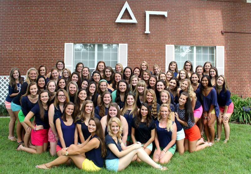 A photo of UNF Delta Gammas from their Facebook group.