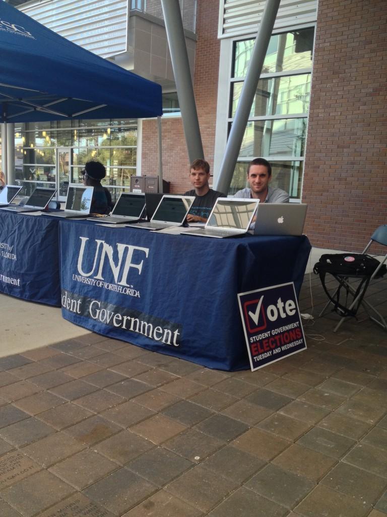 SG set up voting stations in Osprey Plaza Oct. 29-30. Photo by Brandon Thigpen