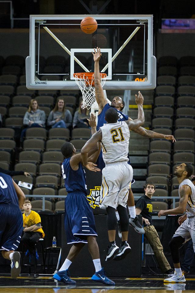 Men’s basketball defeats Northern Kentucky 74-66