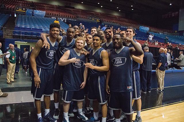 The men's basketball team poses for a photo after its open practice Tuesday afternoon. Photo by Morgan Purvis