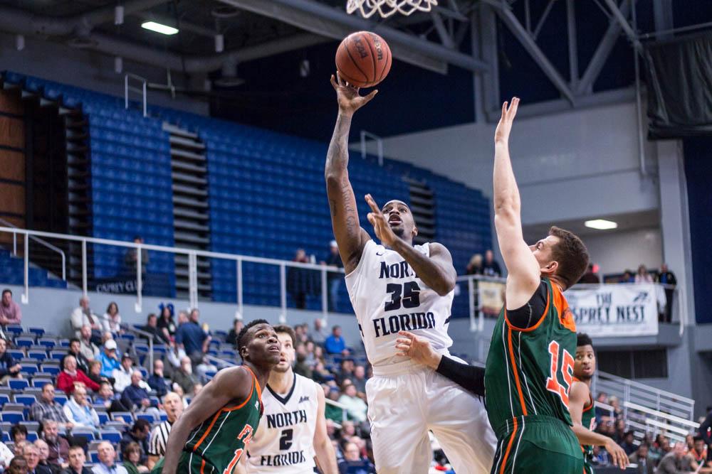 Racking up 18 points this game, junior forward Chris Davenport was the second-highest scoring Osprey of the evening. Photo by Michael Herrera