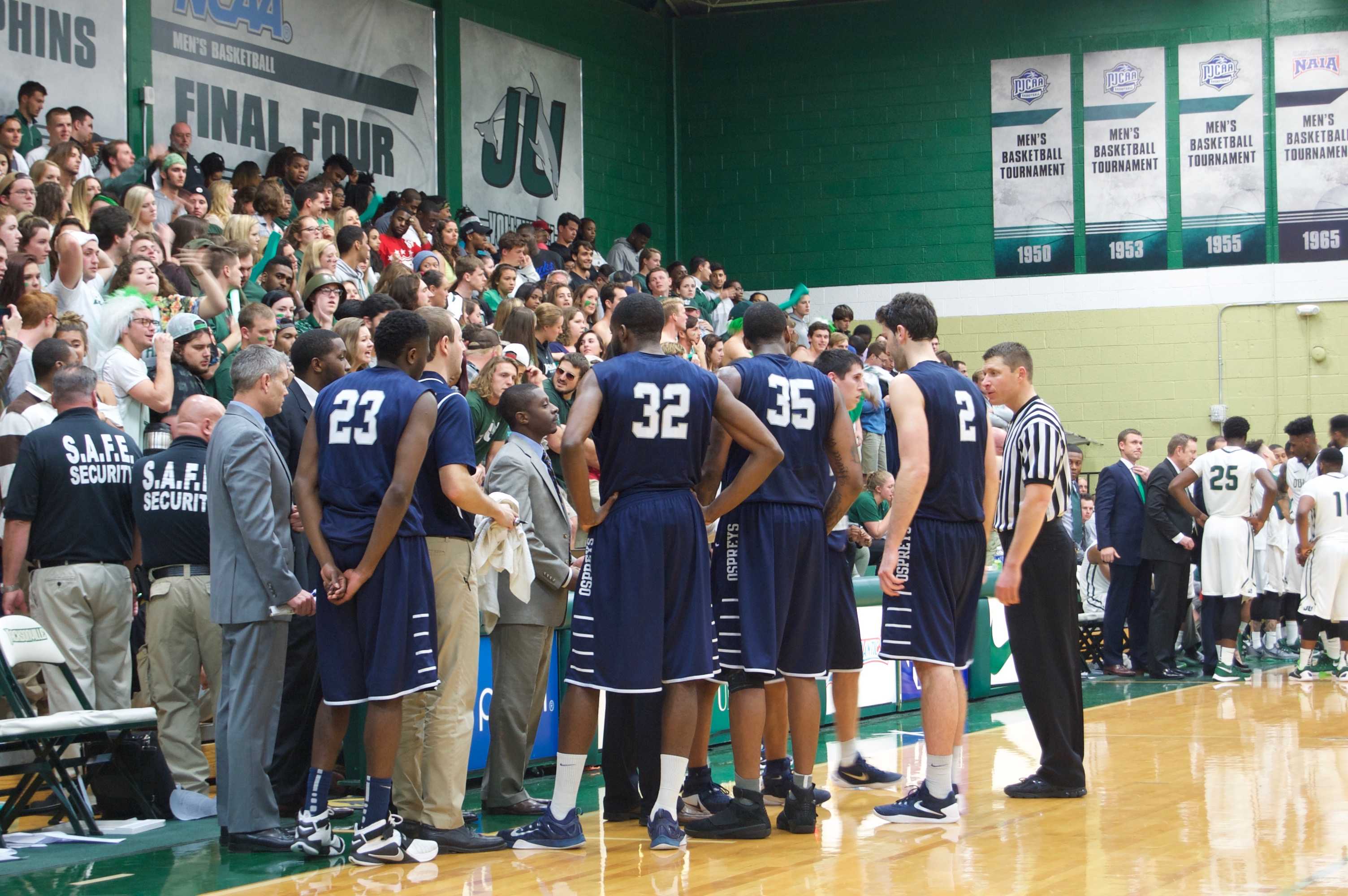 The Ospreys during a time out during the last minutes of the game.  Photo by Tiffany Salameh 