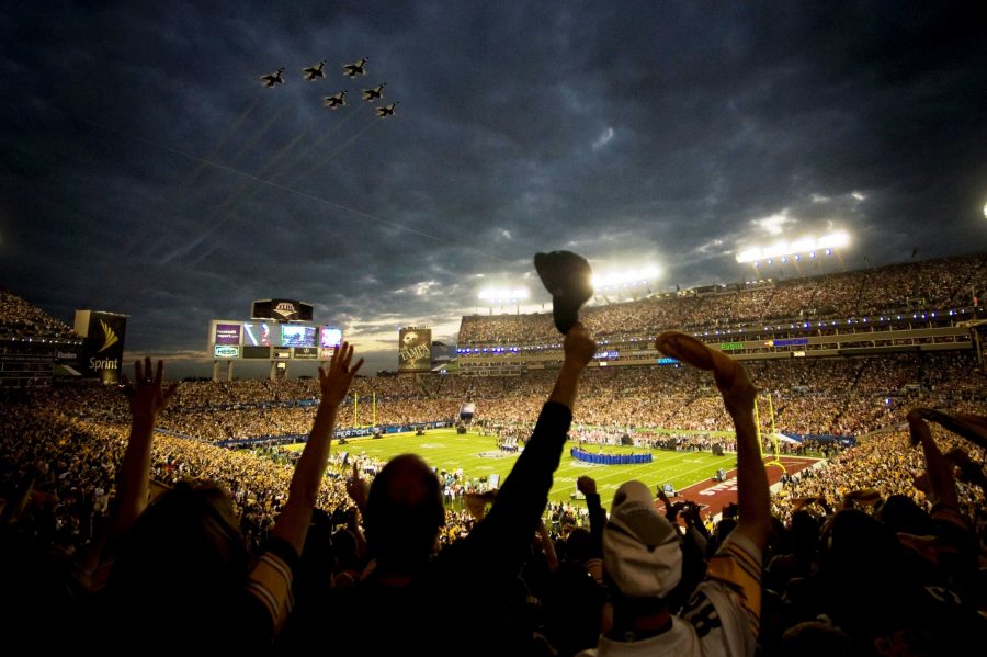 The 2009 US Air Force Thunderbirds fly over Superbowl XLIII in Tampa, Fla., Feb. 2.  (RELEASED)