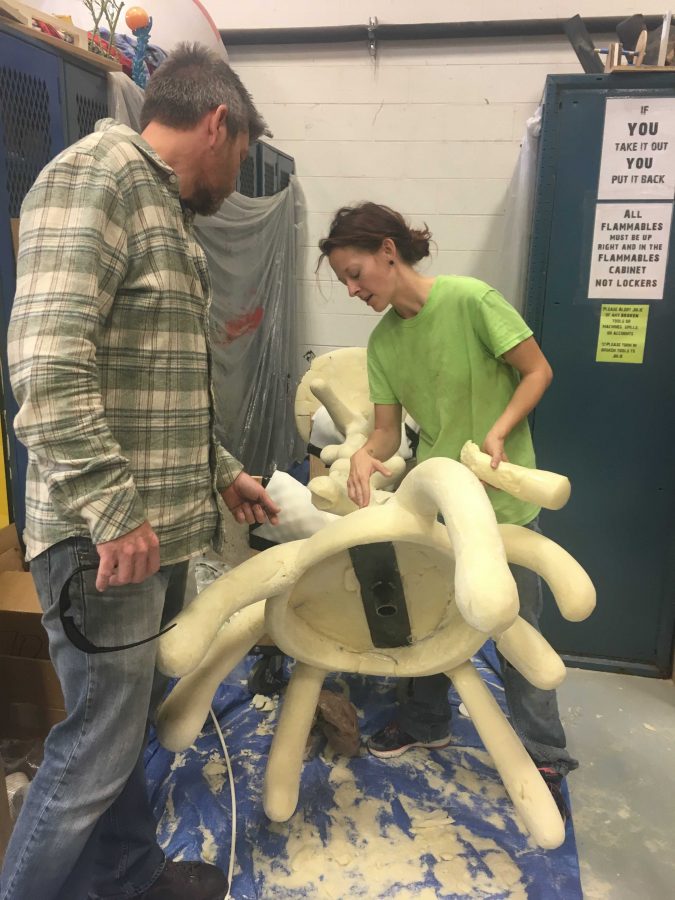  Adjunct Vickery and student Mary Ratcliff work on a sculpture. Photo by Tiffany Butler