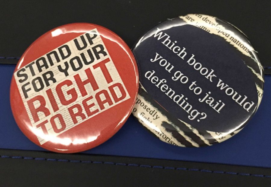 The library is handing out buttons supporting individuals right to read. Photo by Hannah Lee