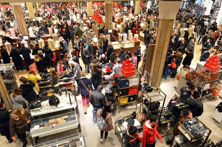 People crowd the first floor of Macys department store as they open at midnight (0500 GMT) on November 23, 2012 in New York to start the stores Black Friday shopping weekend. AFP PHOTO/Stan HONDA