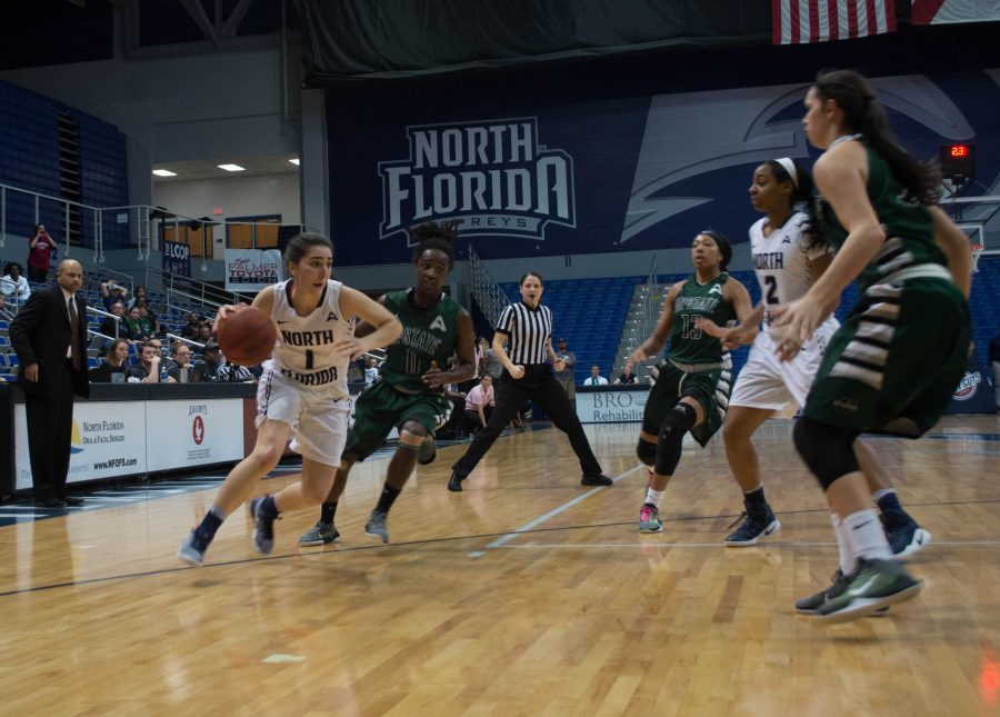 Womens basketball takes a nail-biting victory over USC Upstate