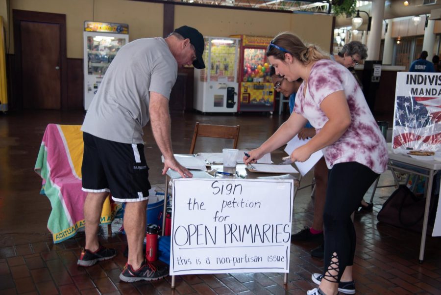 Attendees encourage others to sign a petition for open primaries.