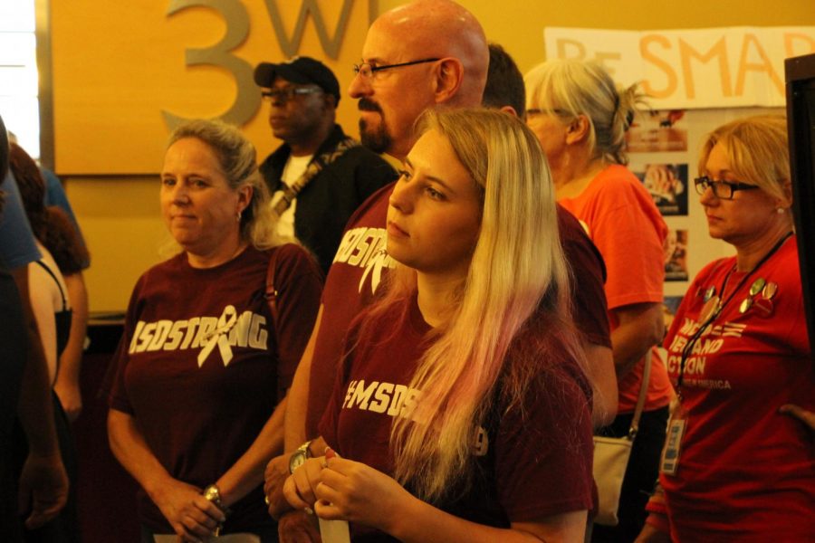 Group wearing #MSDStrong to commemorate students who died at Stonemen Douglas. 