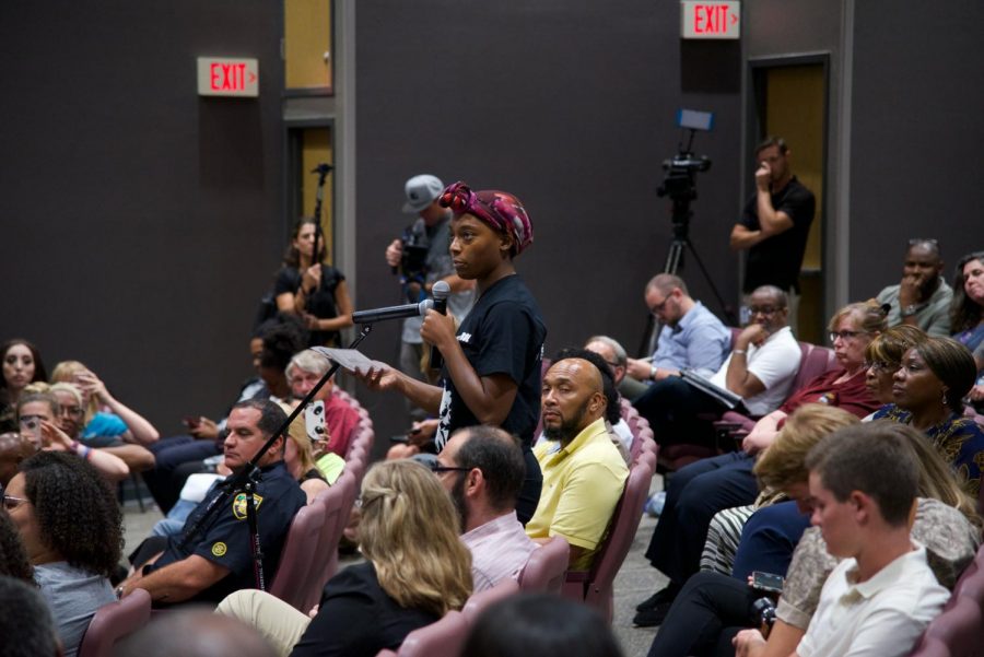 Monique Sampson, from the UNF Students for Democratic Society, expressing her feelings and asking questions to the panel.