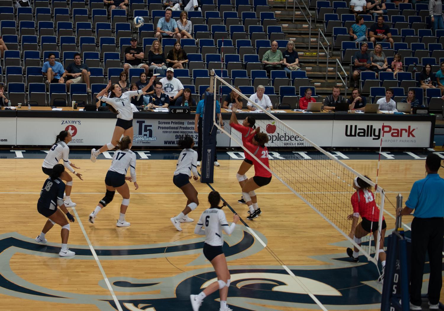 UNF Volleyball wins one of two in final day of tournament UNF Spinnaker