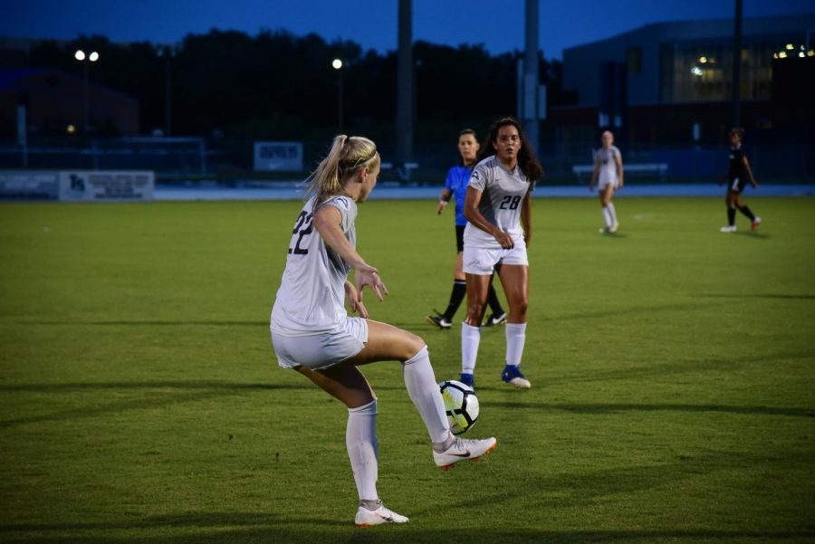 Casey Grotz passes the ball to Andrea Sanchez