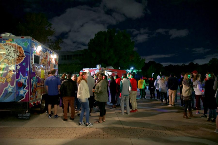 Students waiting for food at the food truck lines