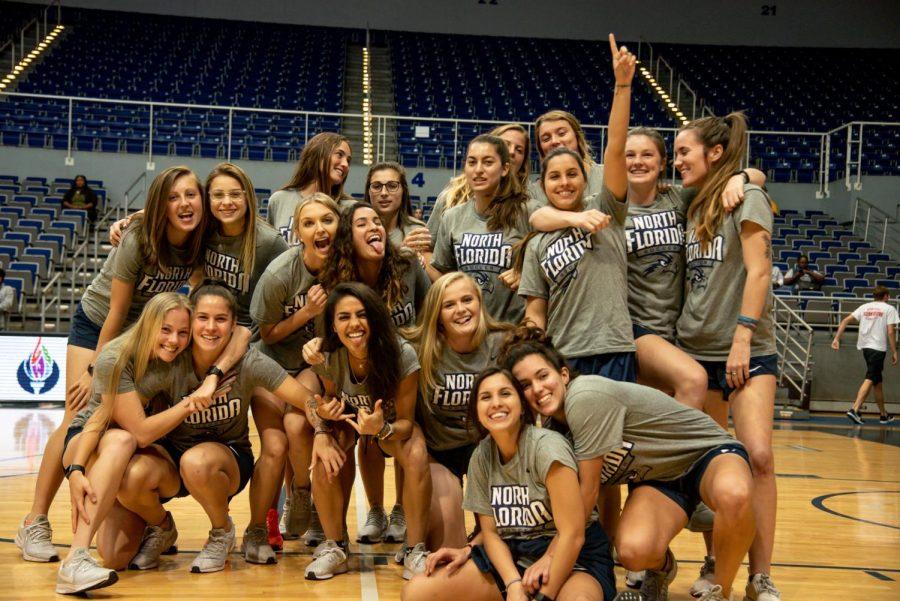 women's basketball group photo 8