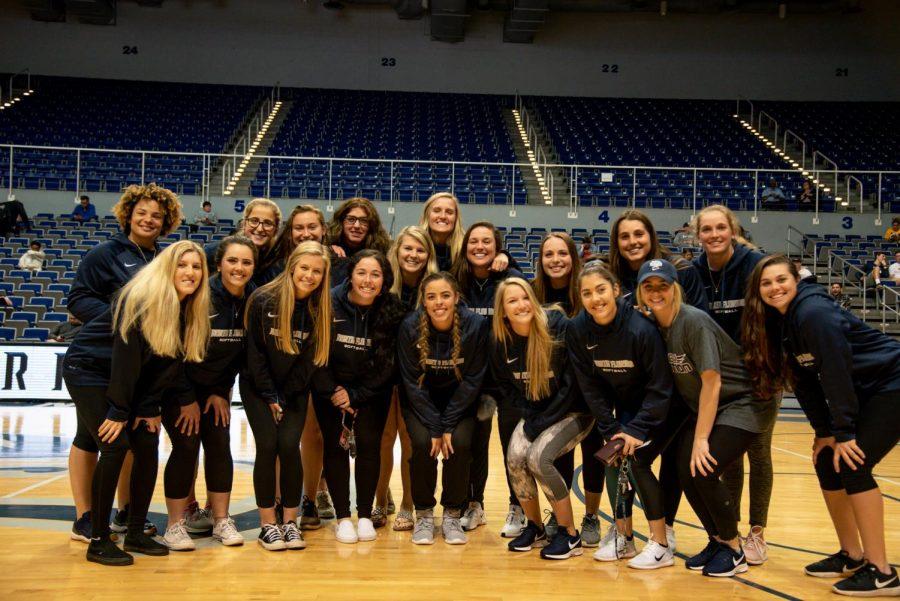 women's basketball group photo 7
