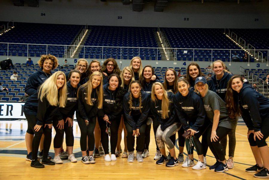 women's basketball group photo 6