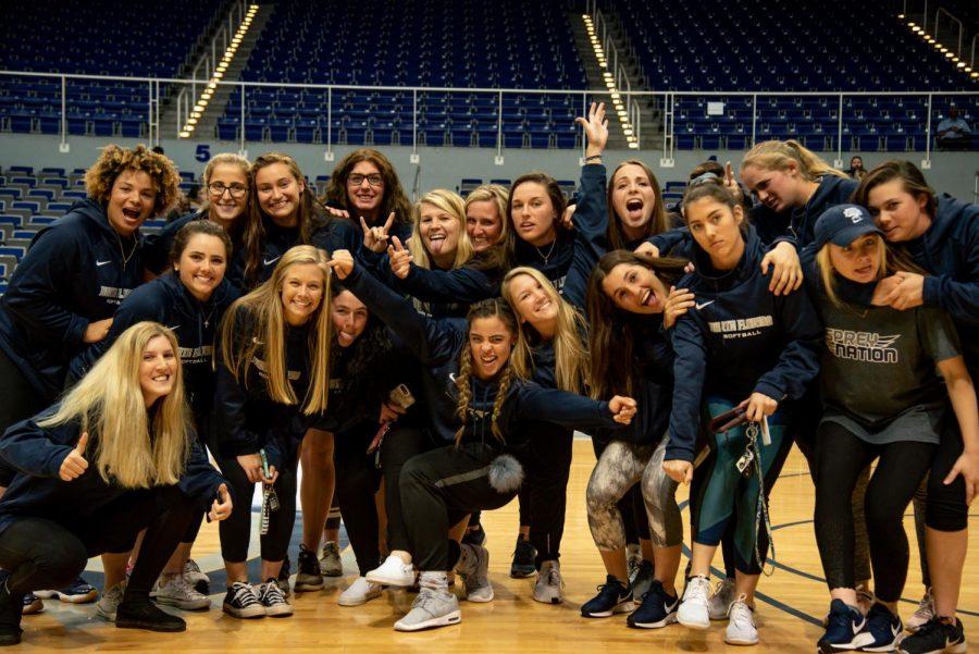 women's basketball group photo 6