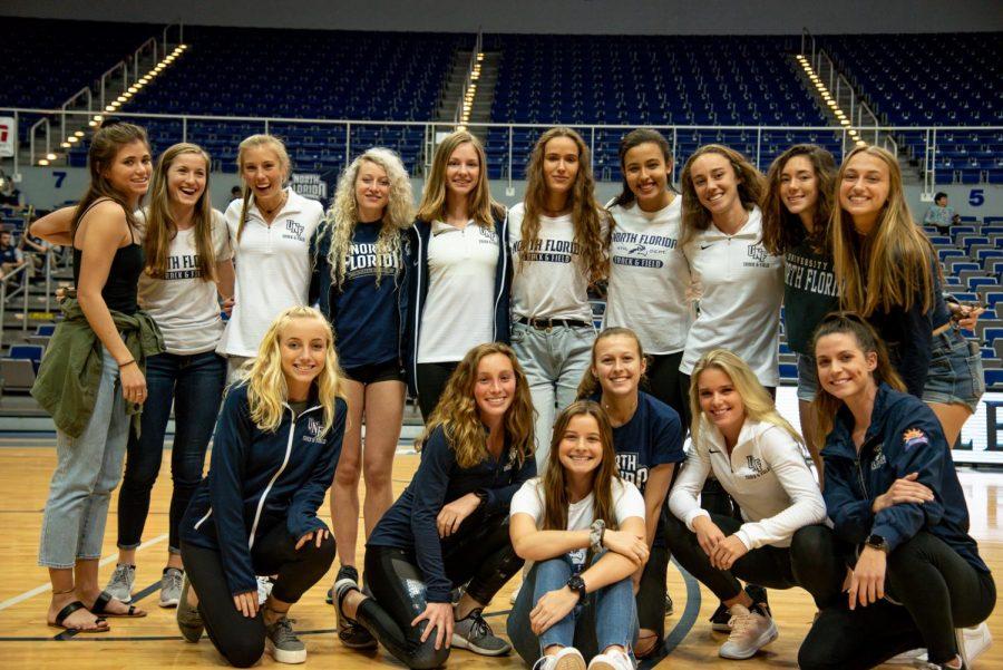 women's basketball group photo 4