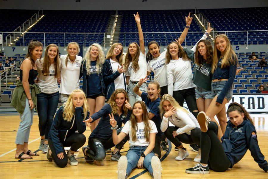 women's basketball group photo 3