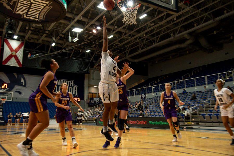 Women's basketball #4 shoots again