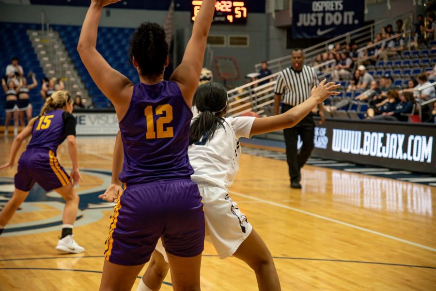 Women's Basketball block