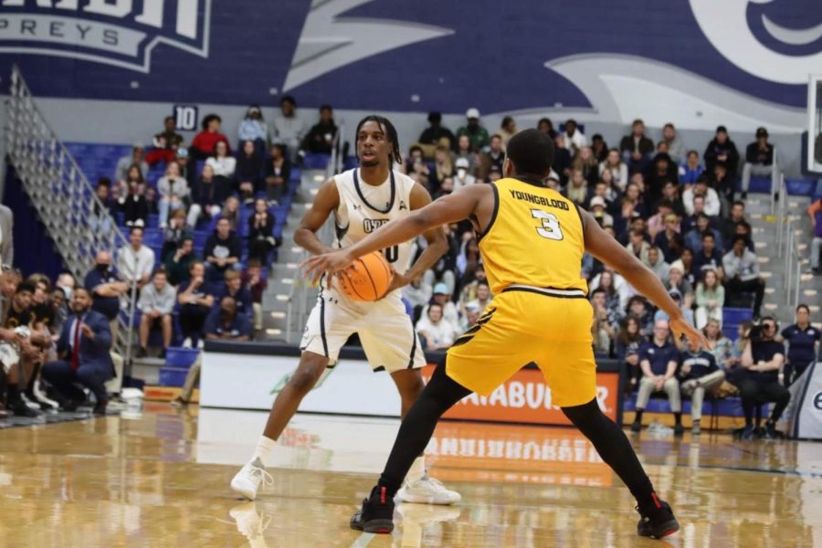 UNF guard Jarius Hicklen receives a pass and prepares for his next move.