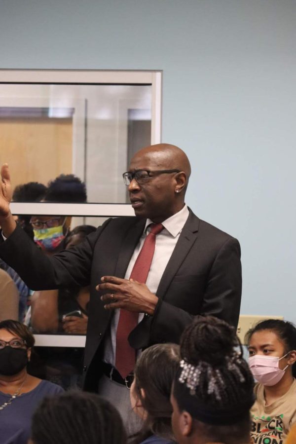 UNF Vice President and Chief Diversity Officer Richmond Wynn talks to students at the trivia discussion