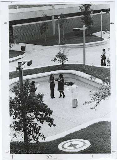 The area that would eventually become Peace Plaza, which featured the original logo in the landscaping. Courtesy of UNF Digital Commons