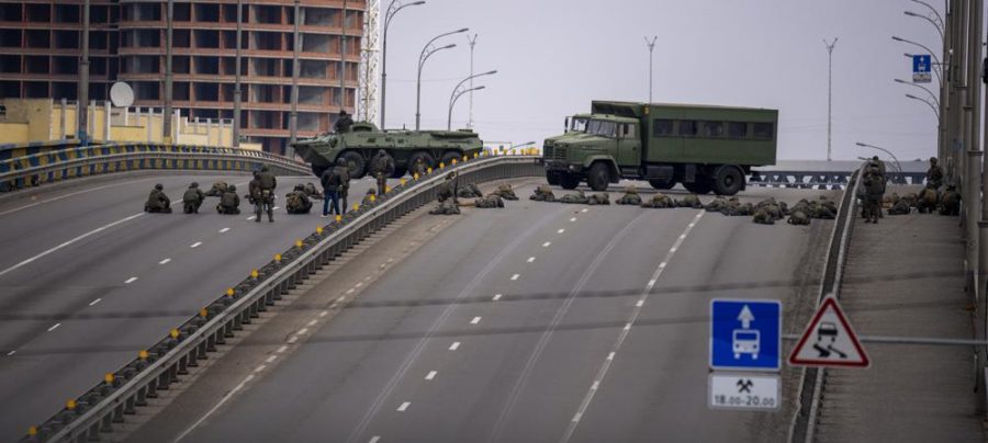 Ukrainian soldiers take position on a bridge inside the city of Kyiv, Ukraine