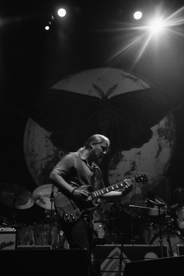 A black and white photo, Derek Trucks plays guitar