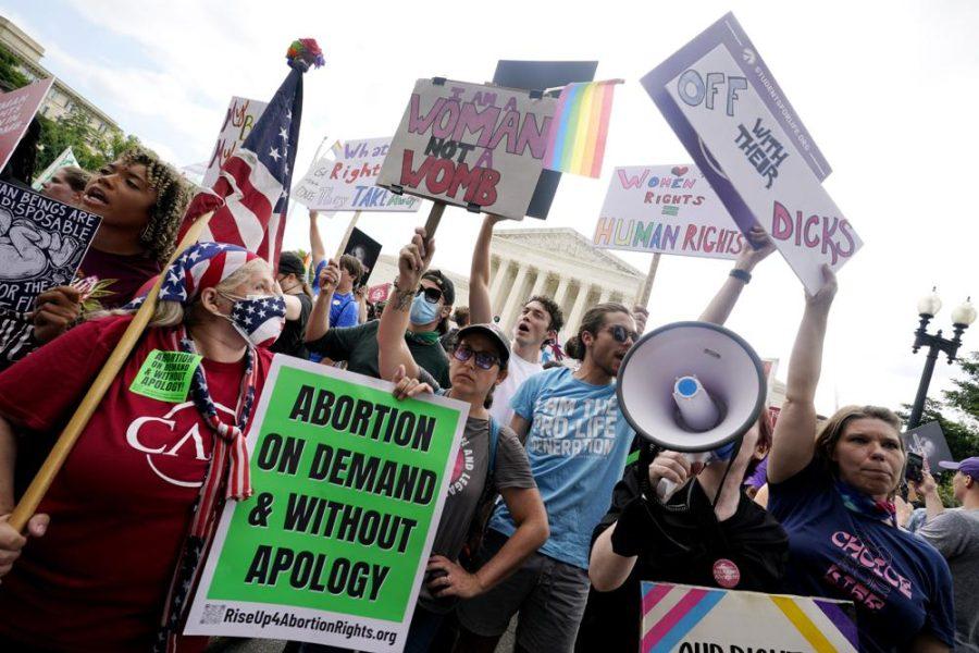 People protest about abortion in front of the Supreme Court