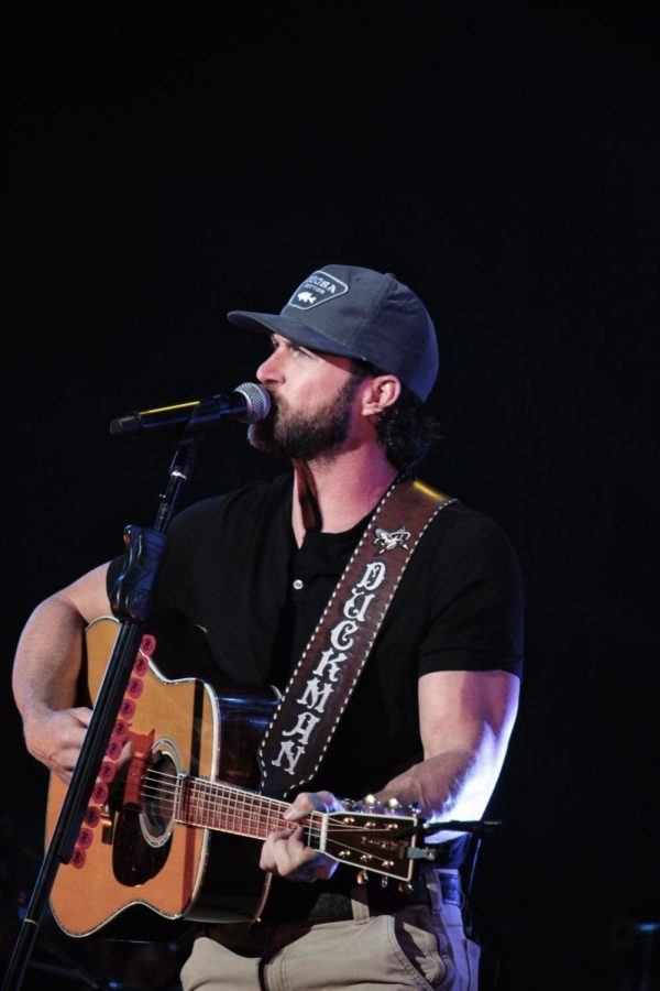 Riley Green sings