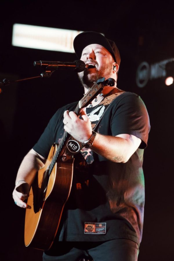 Mitchell Tenpenny sings and plays the guitar
