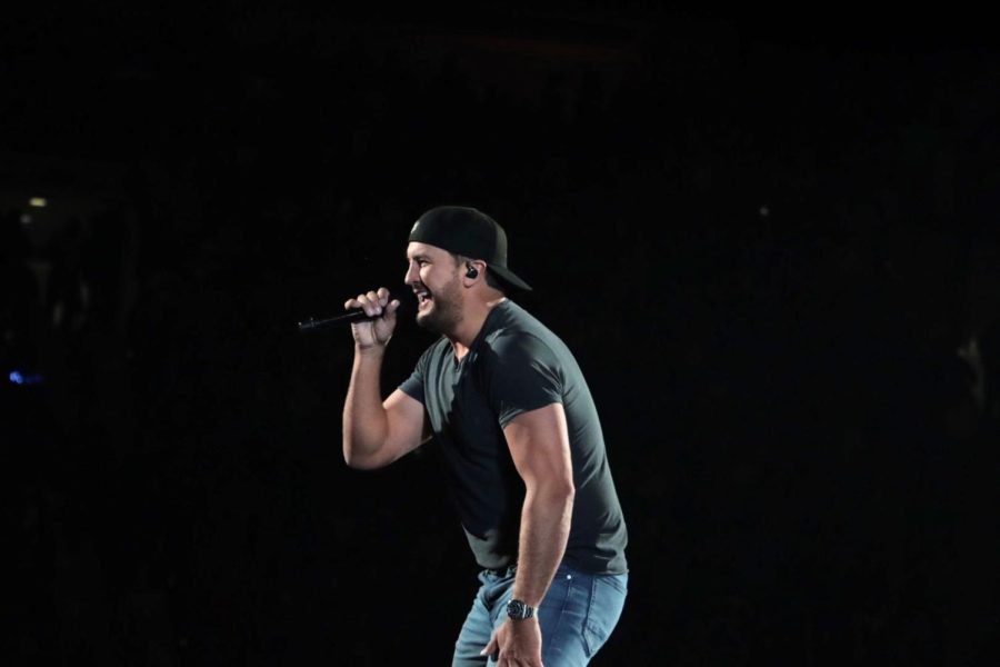 Luke Bryan sings