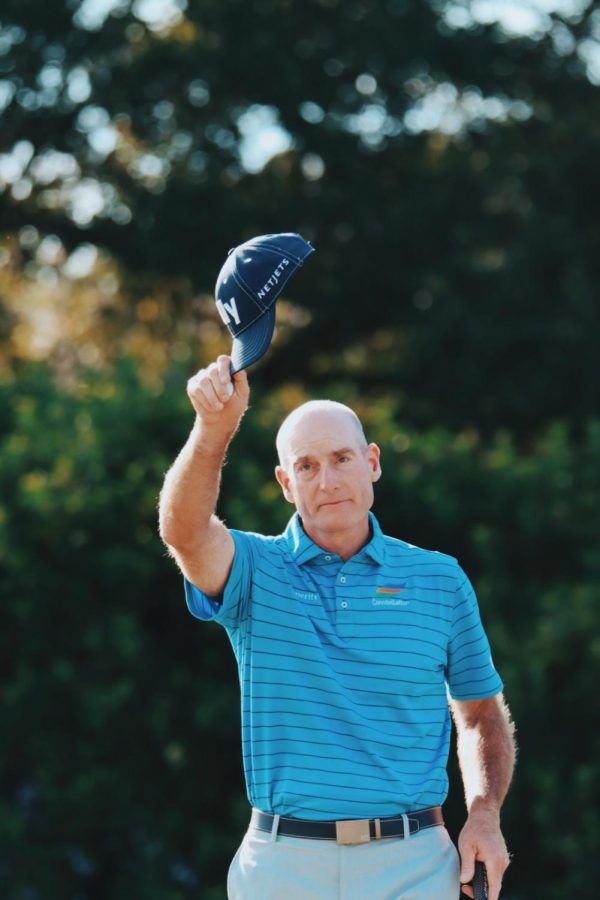 Golfer tips his hat