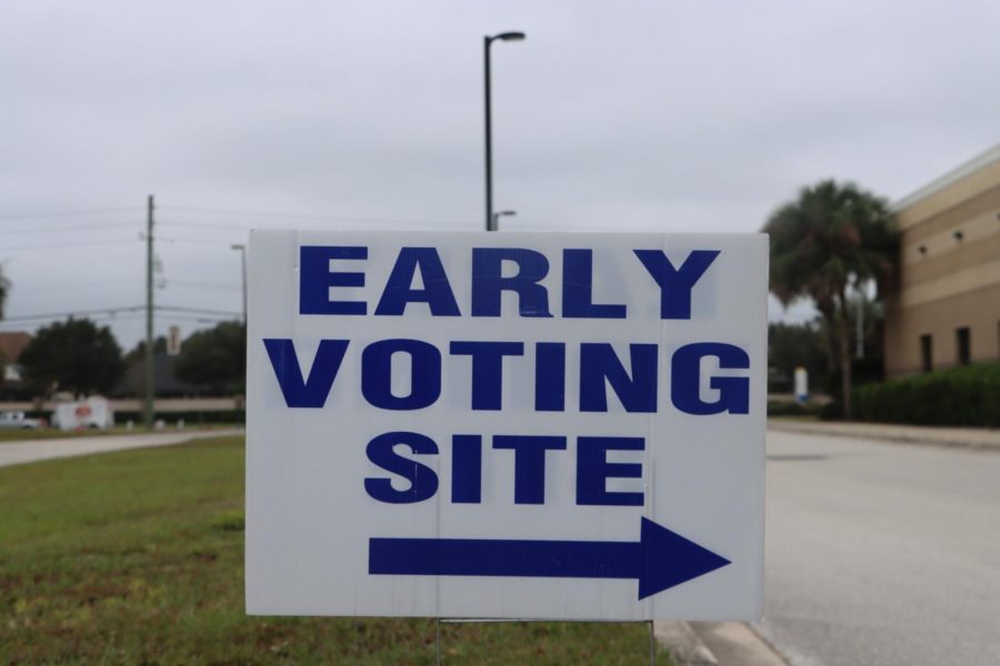 early voting site with big blue arrow point right