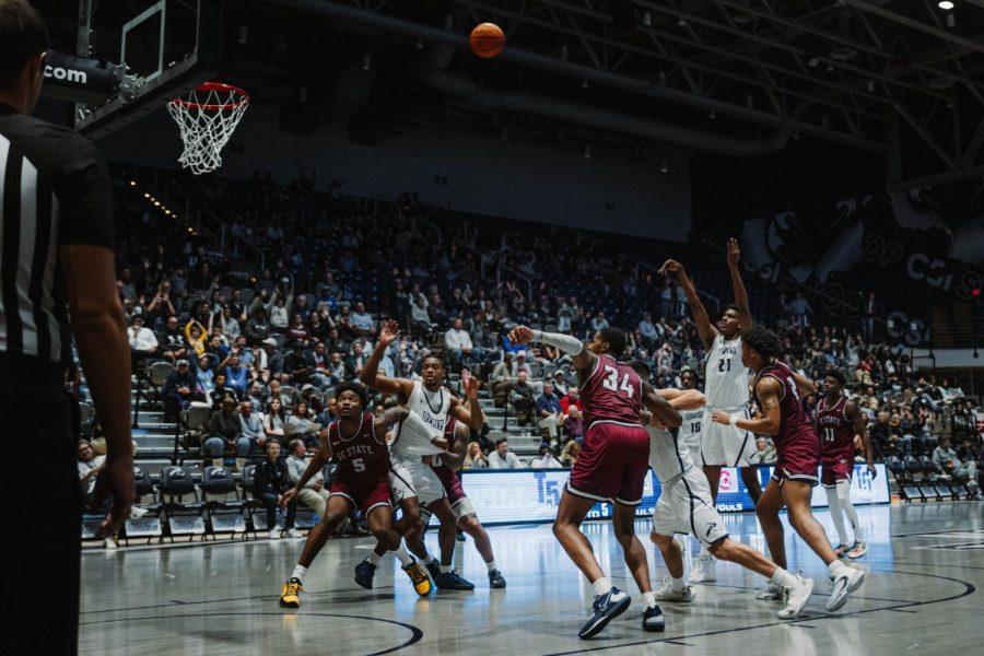 Jonathan Aybar shoots free throw