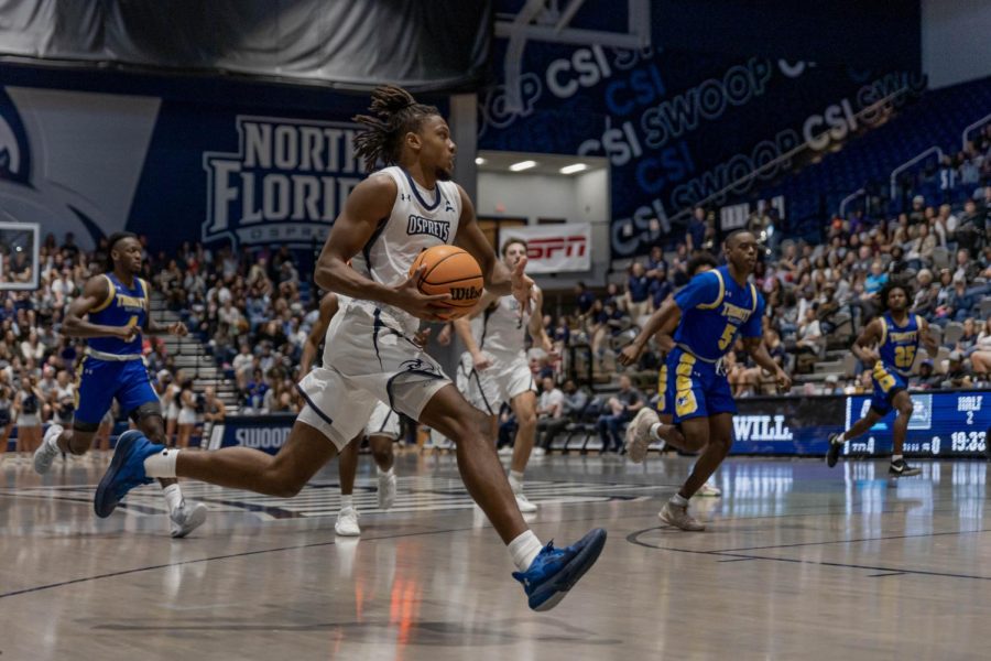 Chaz Lanier drives to the rim