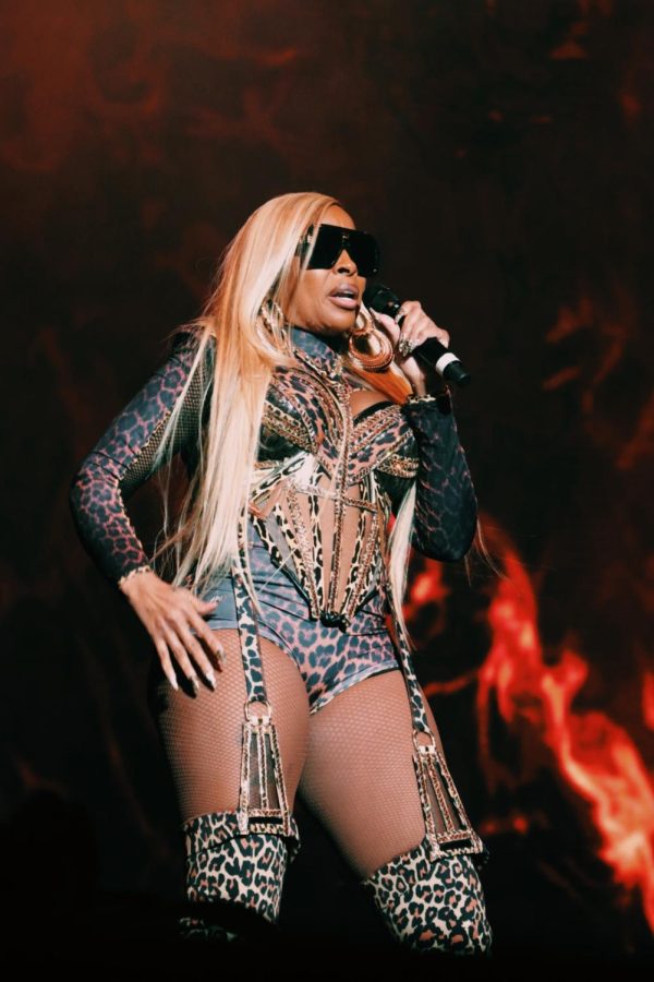 Mary J. Blige on stage