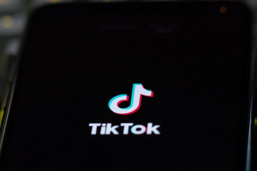 TikTok. (Solen Feyissa/Unsplash)