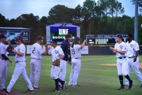 UNF players high fiving.