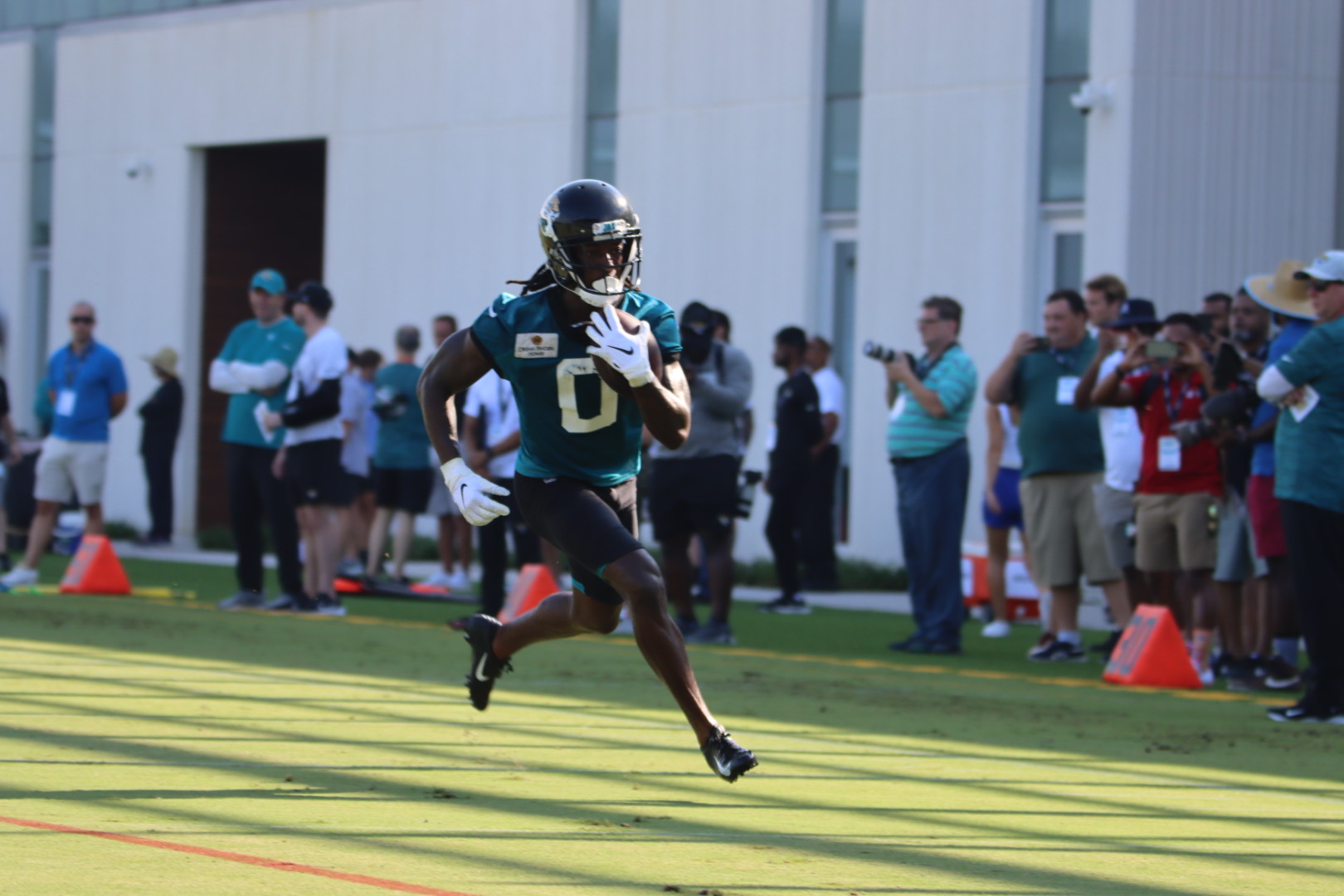Ridley running with the ball after making a catch