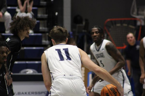 UNF men’s basketball drops two close games on Homecoming week