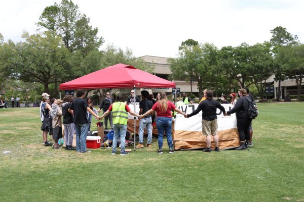 UNF students arrived on the Green Tuesday afternoon to voice their support for other pro-Palestine encampments.