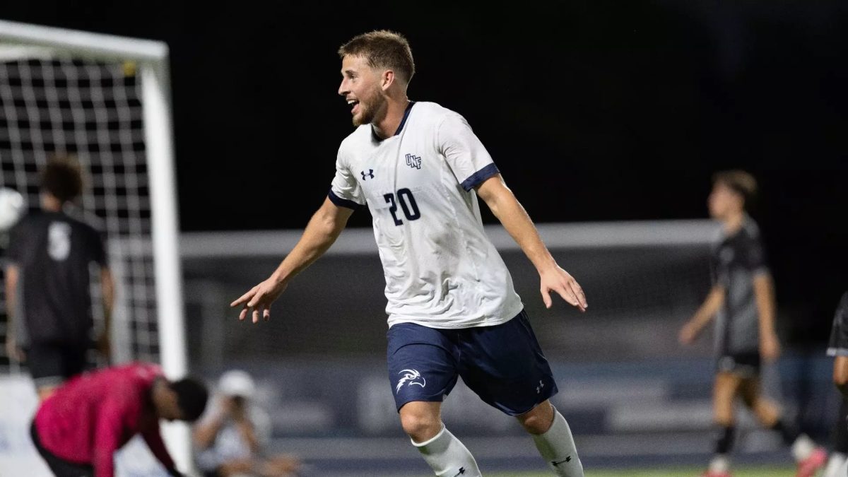 UNF extends its winning streak to six games after defeating rival Jacksonville on Saturday night. 